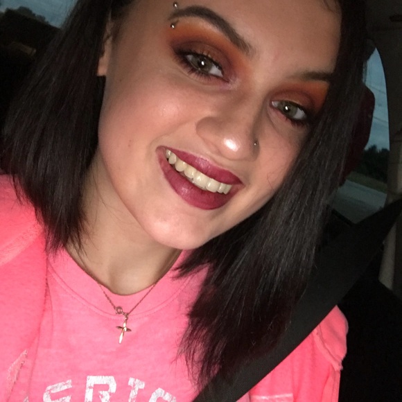 Meet your Posher, Jessica - Picture 1 of 1